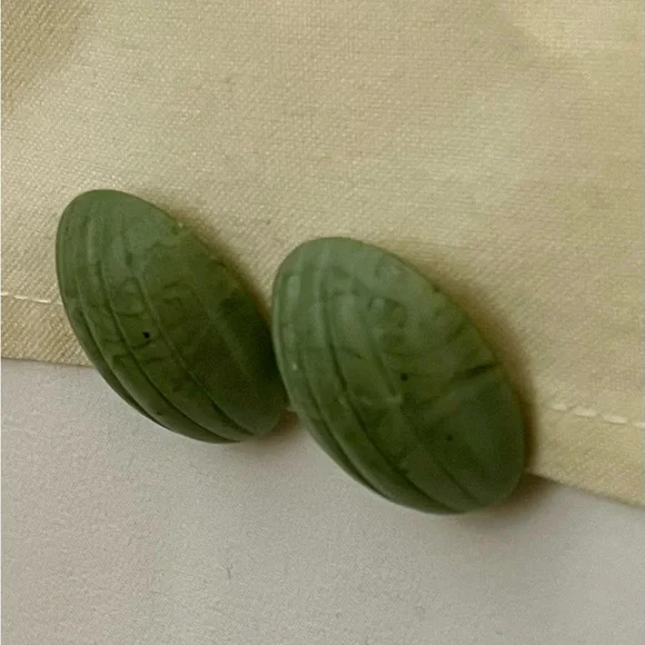 Jade Stone Ribbed Earrings - Picture 9 of 16